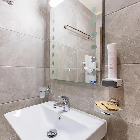 Lecardo Hotel *