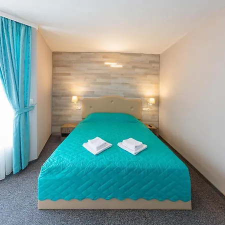 Lecardo Hotell Aheloy