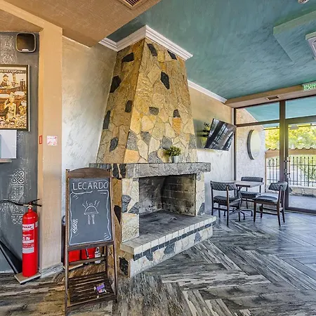 Lecardo Hotel *