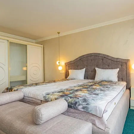 Lecardo Hotel