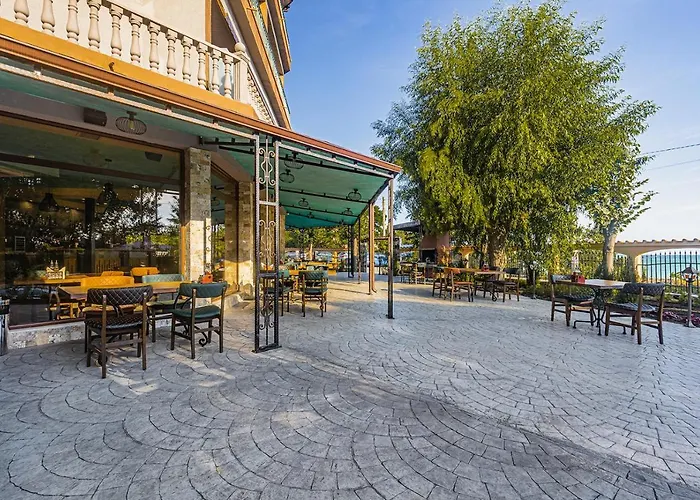 Lecardo Hotel *
