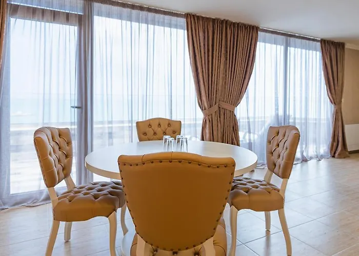 Lecardo Hotel *